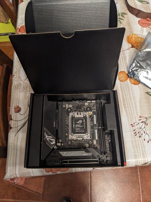 Motherboard Asus Rog B650E-I gaming WiFi mini itx AM5.