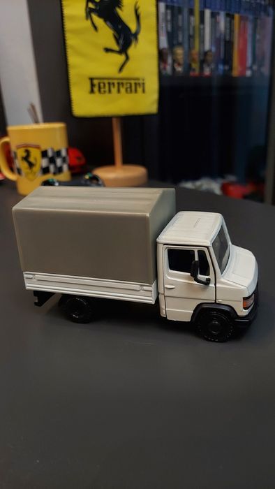 Модель 1/43 Mercedes-Benz 507D-811D NZG Models, Solido