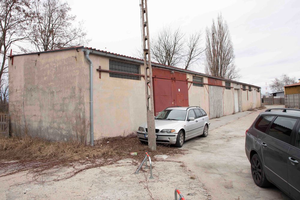 Sprzedam dwa budynki magazynowe+biura 895m2 Magazyny