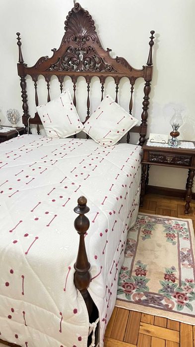Mobilia de quarto antiga em excelente estado