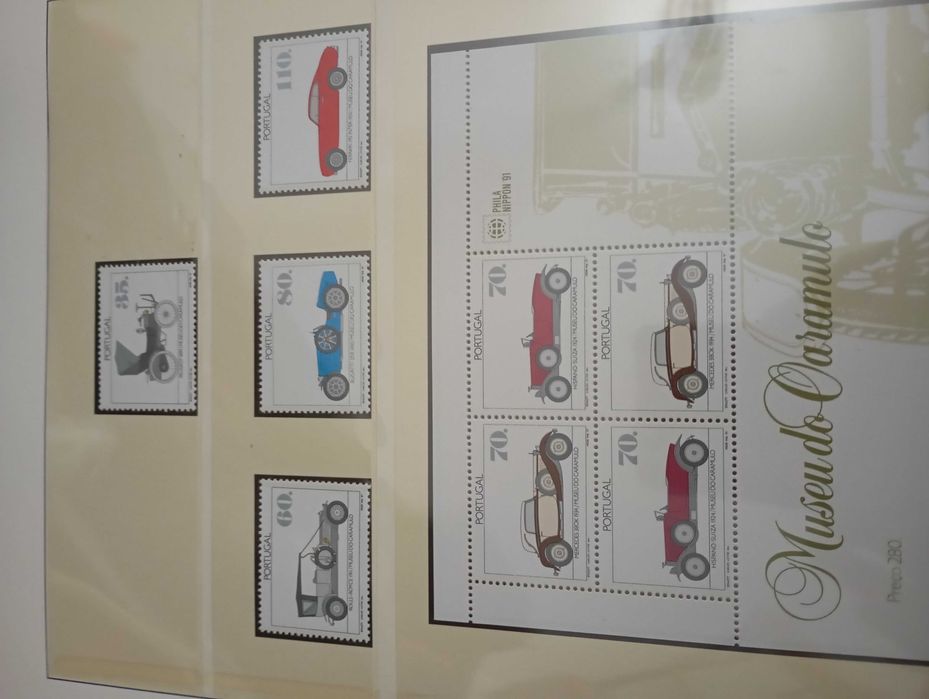 Coleção de selos de mais ou menos 50 álbuns