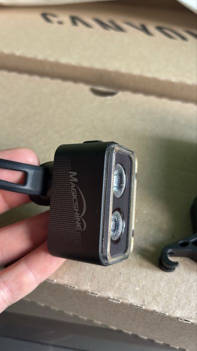 Lampka rowerowa Mocna MagicShine Seemee 300 smart tail light