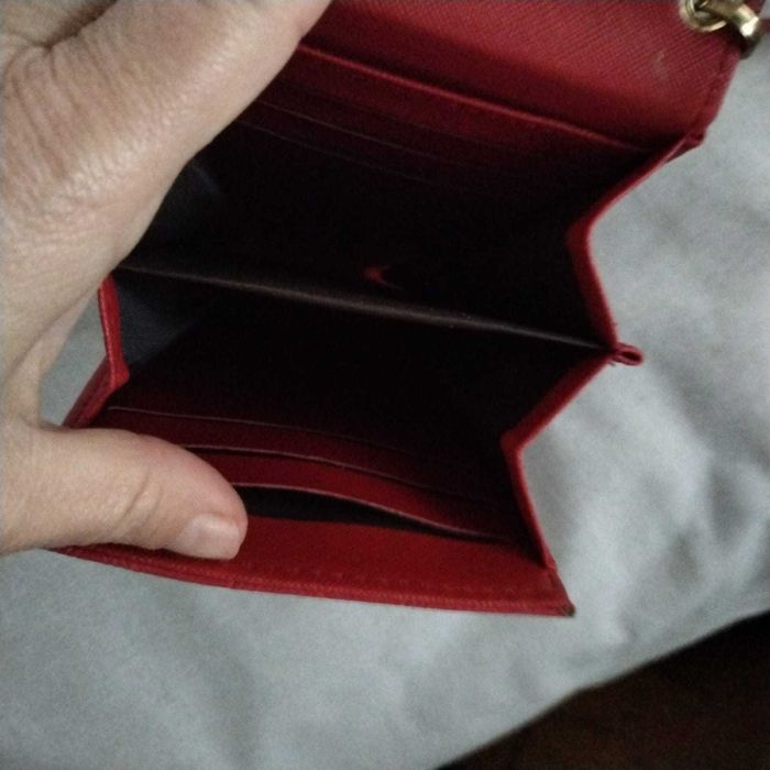 Bolsa tiracolo vermelha para carregar telemóvel e cartões nunca usada