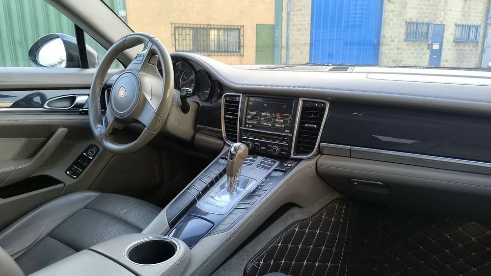 Porsche Panamera 4 Platinum Edition PDK