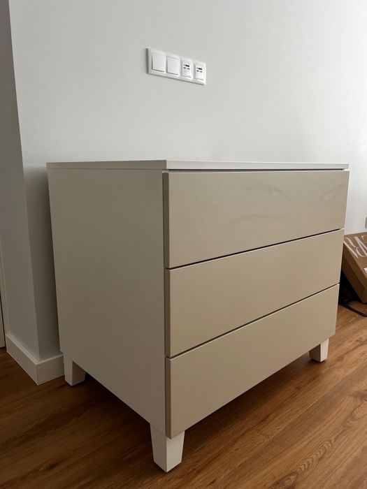 Comoda com 3 gavetas