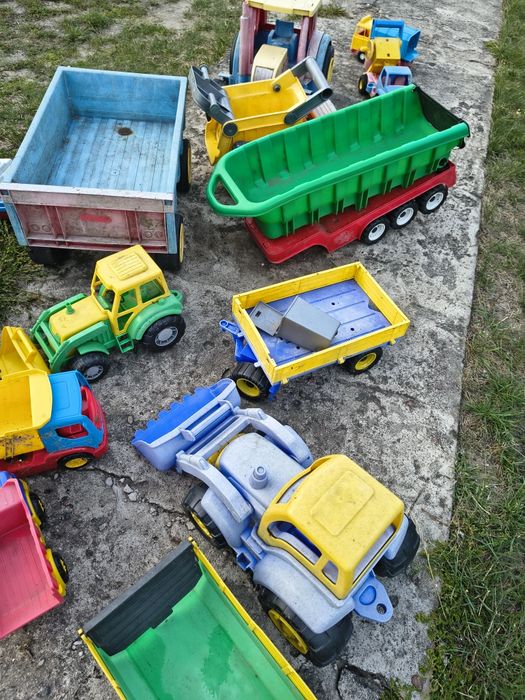 Zabawki do piaskownicy auta traktory betoniarka śmieciarka Wader