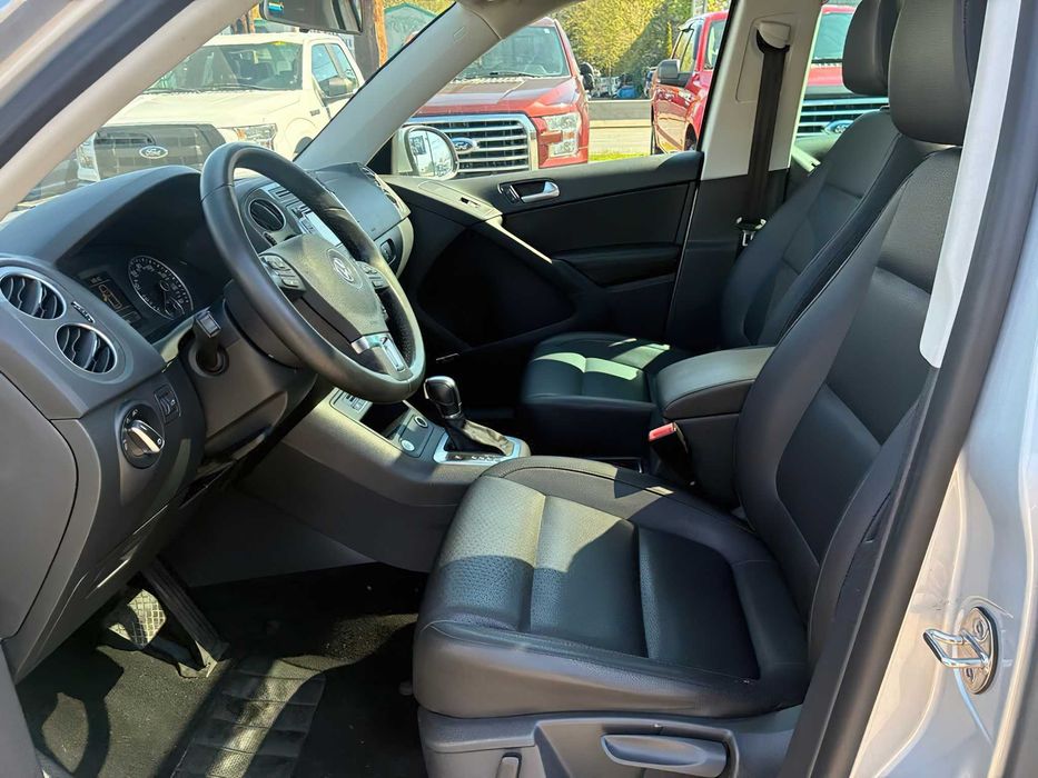 Volkswagen Tiguan Sport      2015