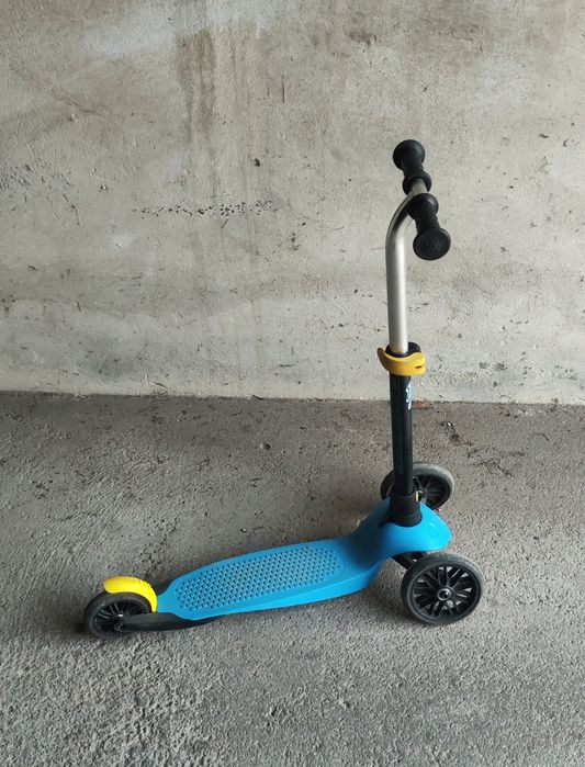Trotinete azul..