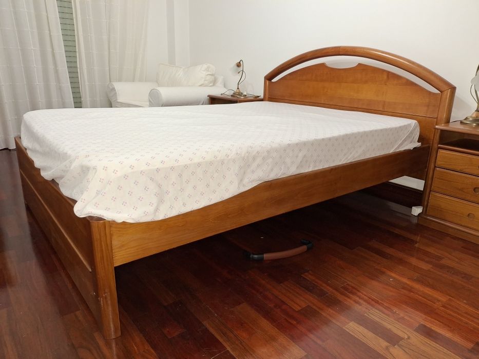 Vendo móveis de quarto (Madeira antiga de qualidade)