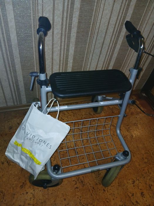 Продам ходунки на колесах