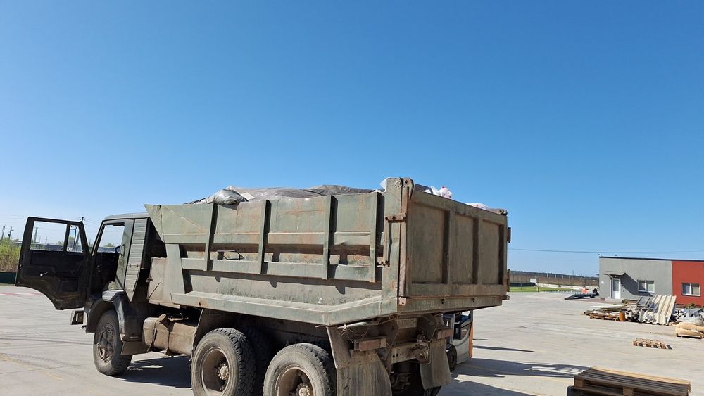 Послуги екскаватора 3-4сх.  Вивіз сміття камаз. Вивіз снігу