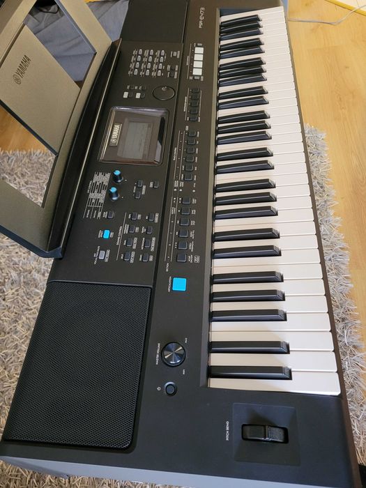 Teclado Yamaha PSR-E473 + Suporte X + Pedal Sustain (Novo na caixa)