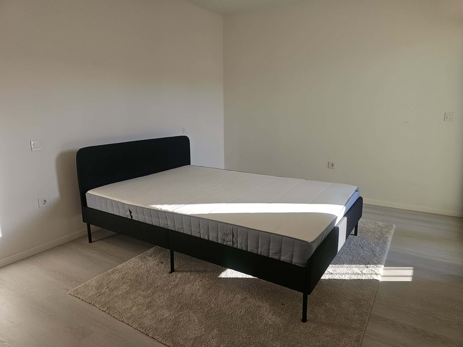 Cama de casal 140x200 ikea semi nova com colchao