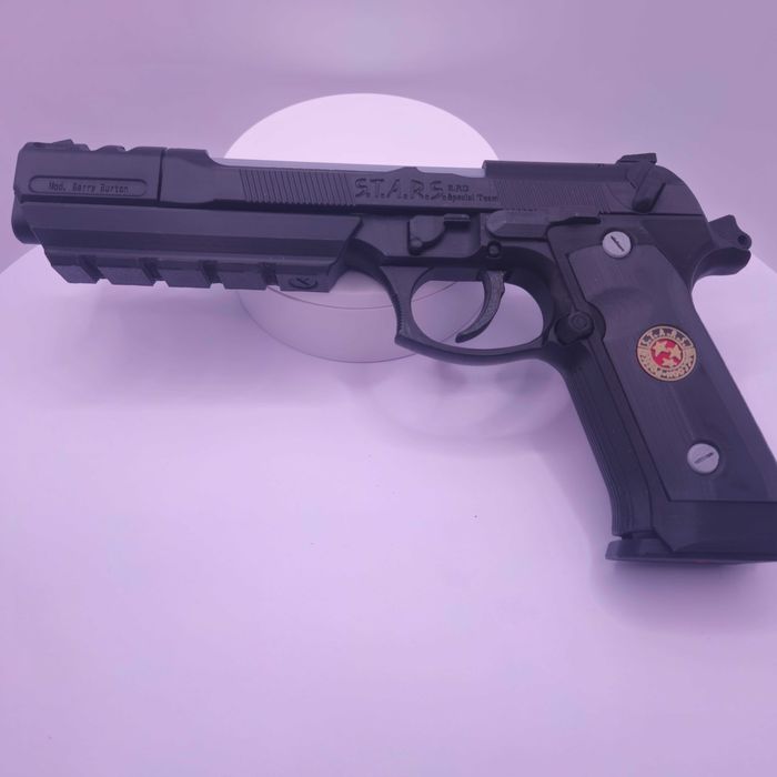 Réplica em 3D da Beretta 92 Samurai Edge de Resident Evil.