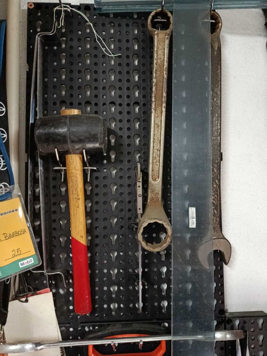 4 paineis metálicos para suporte de ferramentas