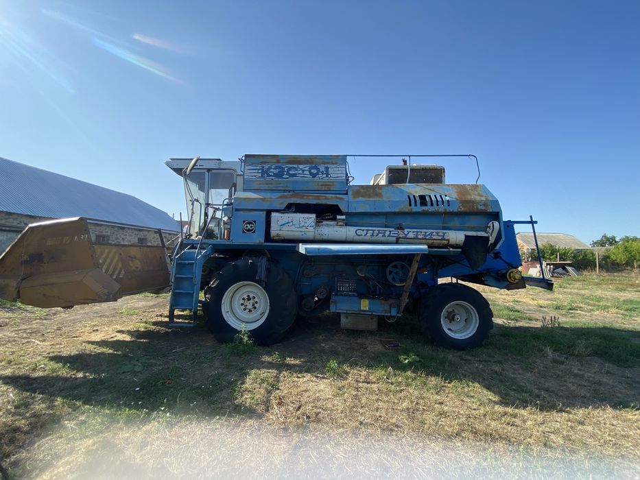 Комбайн Славутич КЗС-9-1