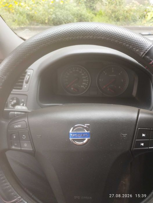 Автомобіль  volvo v50