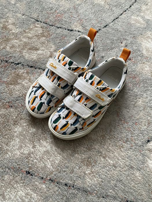 Мокасини, кеди Clarks