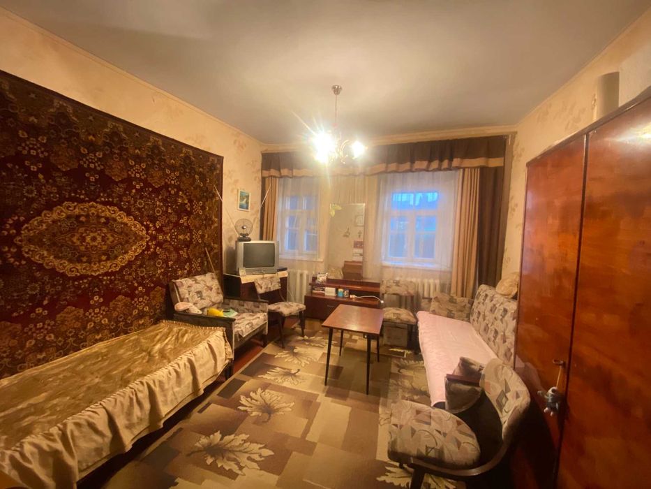 Продаю однокімнатну квартиру  Центр дом на земле