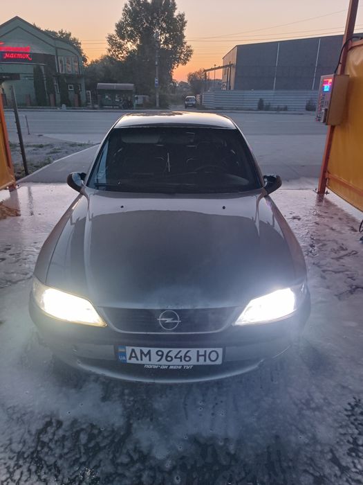 Продам авто Опель вєктра б 2.5