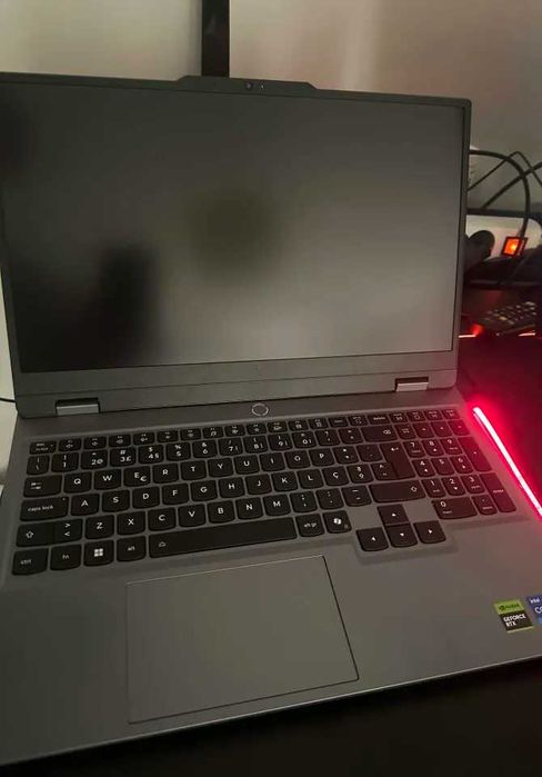 Lenovo LOQ 15IRX10 RTX 5060/i713650HX