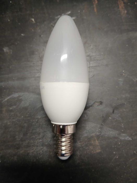 Żarówk1 LED  10 szt. świeczka E14 5W 40W 2700K OSRAM
