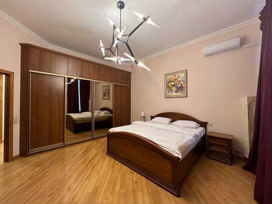 Продаж 2к.квартири 110м2  вул. Хрещатик 15, Пасаж