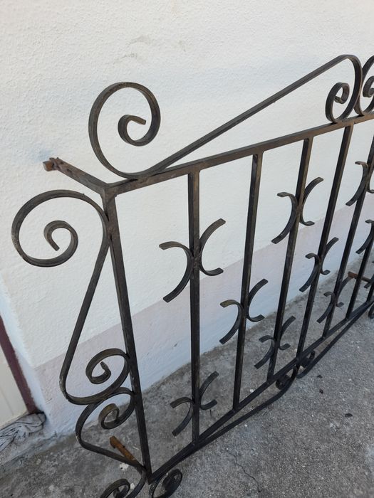 Solid wrought iron gate, rust-free.64737950312835124