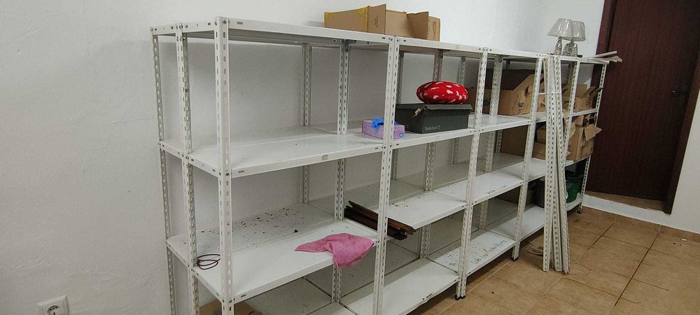 Estantes de Metal
