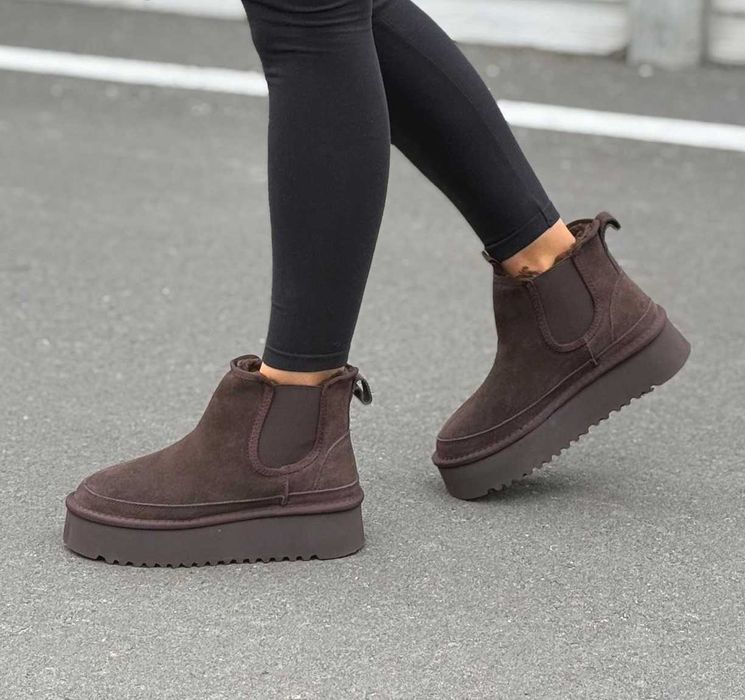 Женские зимние ботинки замшевые полусапожки коричневые на меху челси