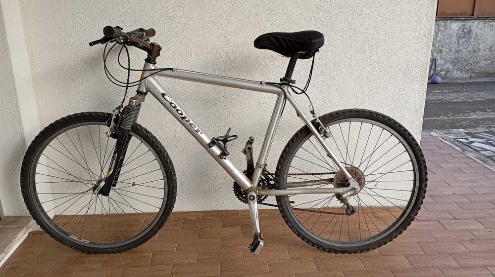 Bicicleta cinzenta de montanha - COOPER