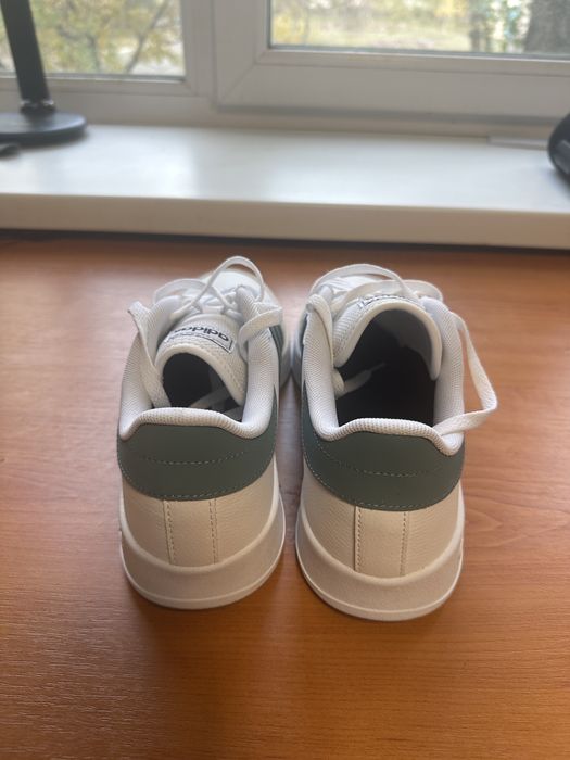 Продам кросовки Adidas