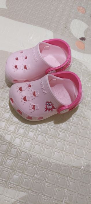 Крокси для дівчинки