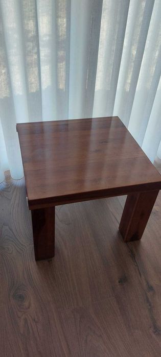 mesa de centro quadrada - madeira maciça