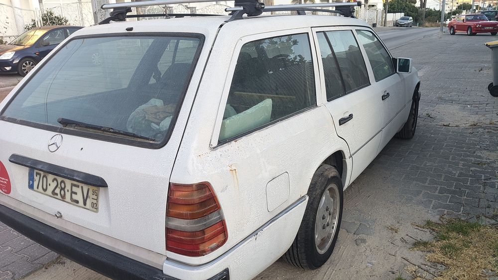 Mercedes Carrinha 250/W 124