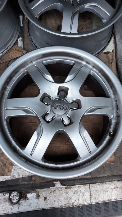 Oryginalne Felgi Audi A5 17cali et28 5x112  66,6. Stan bardzo dobry