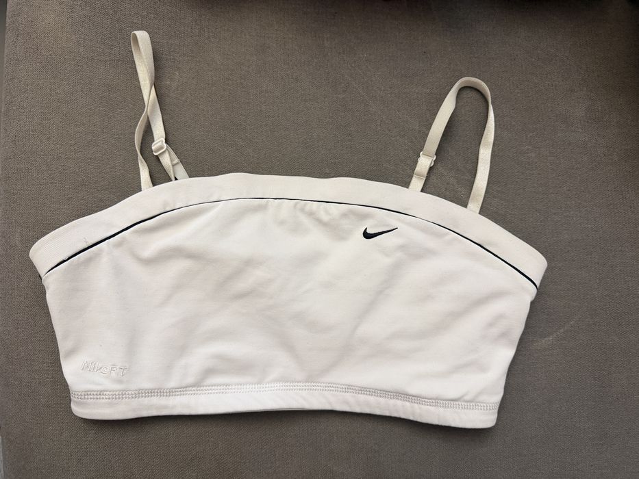 Спортивний білий топ Nike