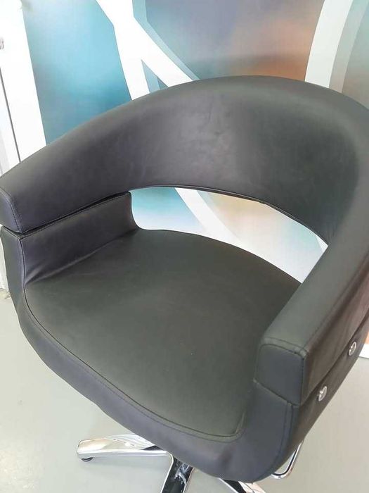 Cadeira Hidráulica em Preto de Salão Novas e Profissionais
