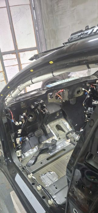 шторка  ліва tesla model 3