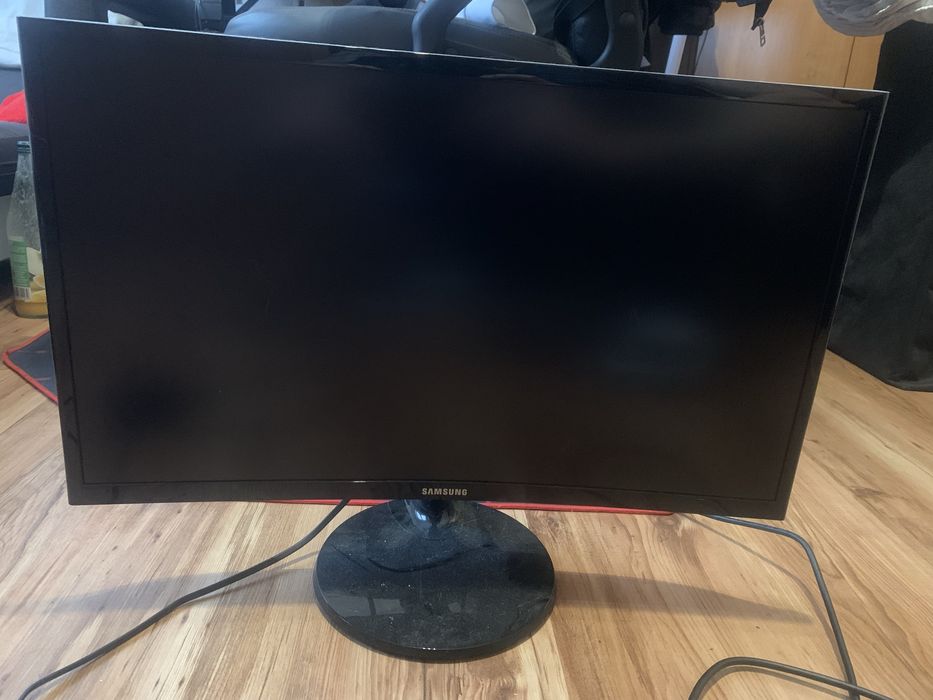 (REZERWACJA) Monitor Curved SAMSUNG 24” z okablowaniem