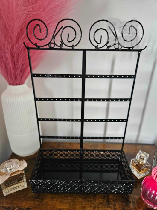 Szkatułka czarny metalowy na kolczyki biżuterię organizer ekspozytor