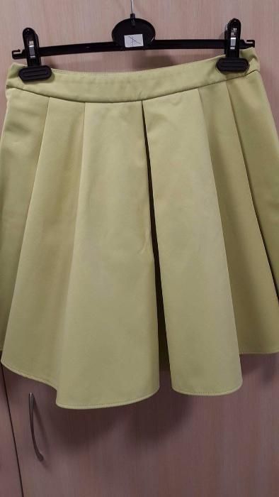 Rozszerzana, rozkloszowana, neonowa, limonkowa spódnica Mohito