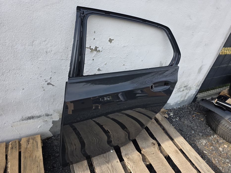 Volkswagen Golf Vlll dzwi lewa  strona tyl