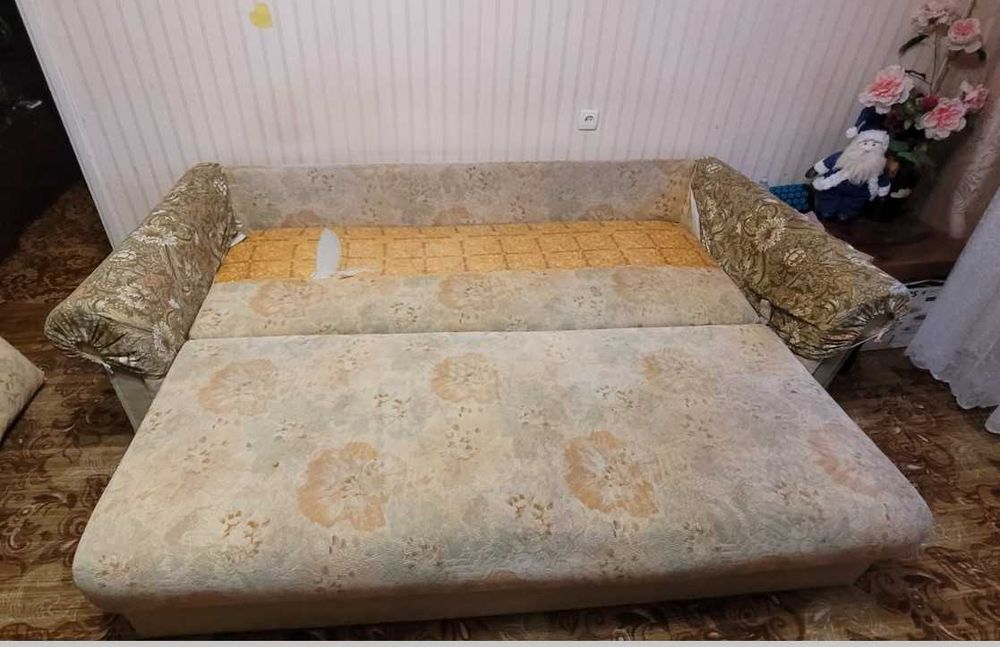 Диван +  3 подушки