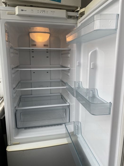 Frigorifico Combinado SAMSUNG NO FROST  RL 34SCSW avariado