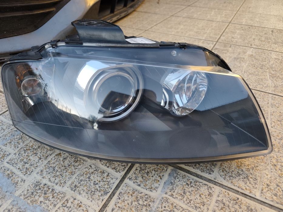 Farol Audi A3 8P ótica xénon original usada