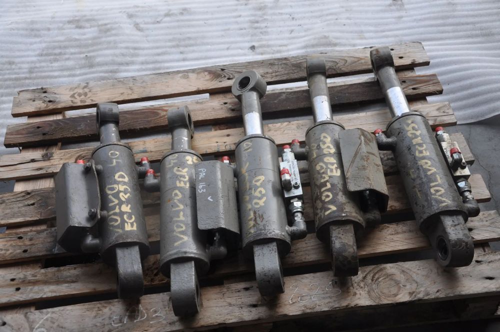 Siłownik hydrauliczny Volvo ECR 25 D