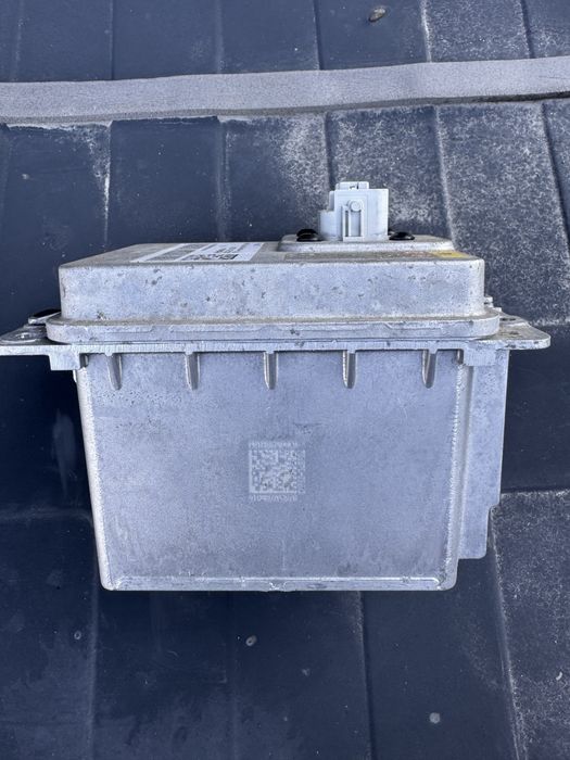 Tesla Model 3 акумулятор 16v вольт