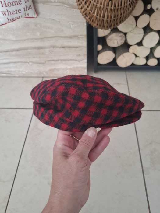 Kaszkiet w czerwono- czarną kratę M/ L/56-58 cm