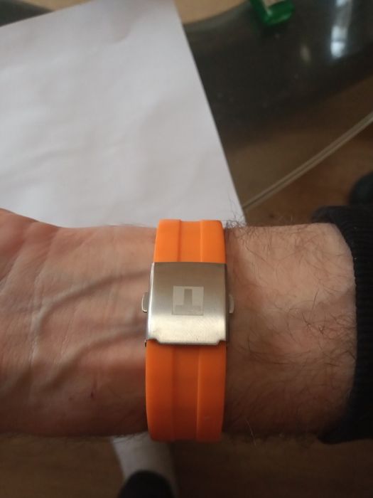 Zegarek marki Tissot srebrno pomarańczowy